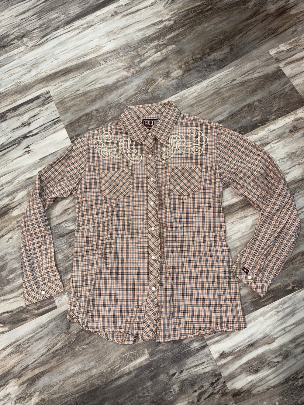 L Cowgirl Up western pearl snap shirt Women’s XL tan blue plaid embroidered